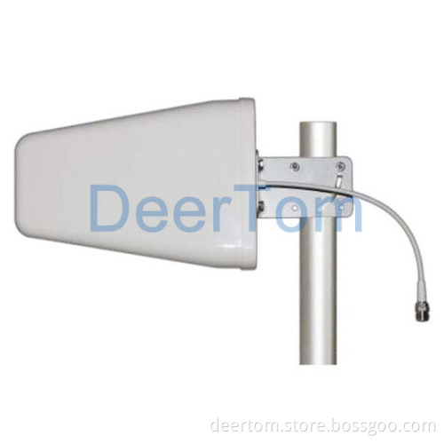 698-2700MHz 4G LTE Yagi Antenna 10dBi LPDA Antenna Log Periodic Antenna Outdoor Directional High Gain Antenna